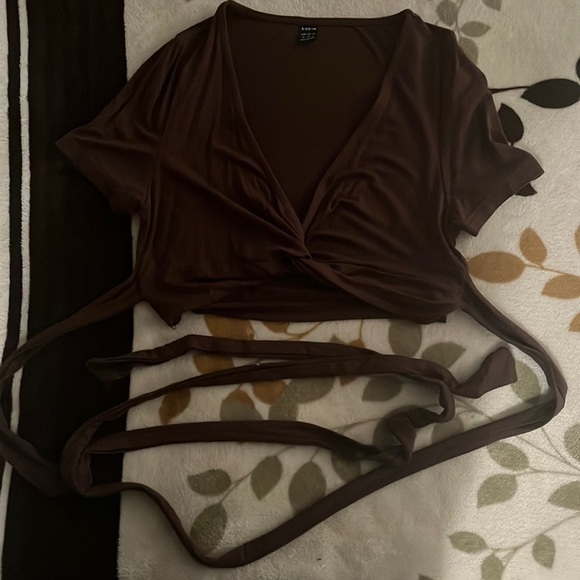 size medium crop top! - Picture 2 of 2